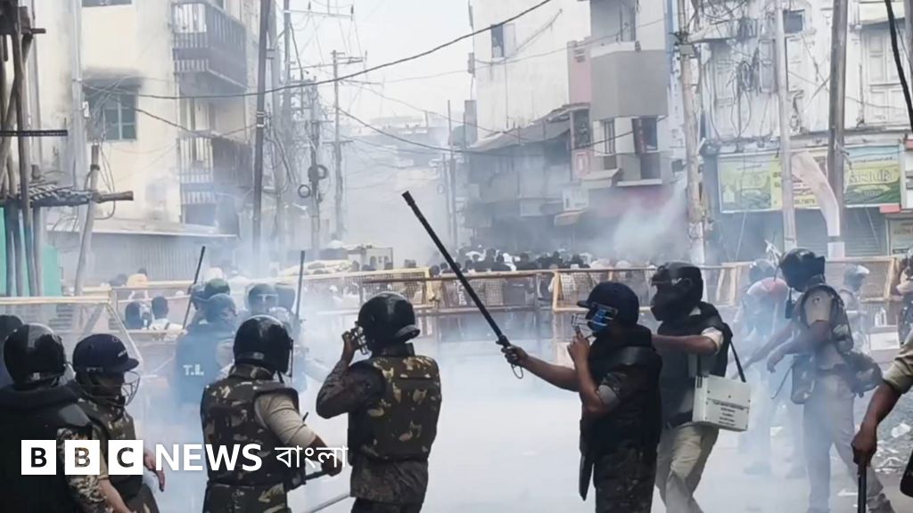 ভারতে ৬৫০ বছরের পুরোনো শাহী মসজিদের অংশ ভাঙার উদ্যোগ নিয়ে বিতর্ক