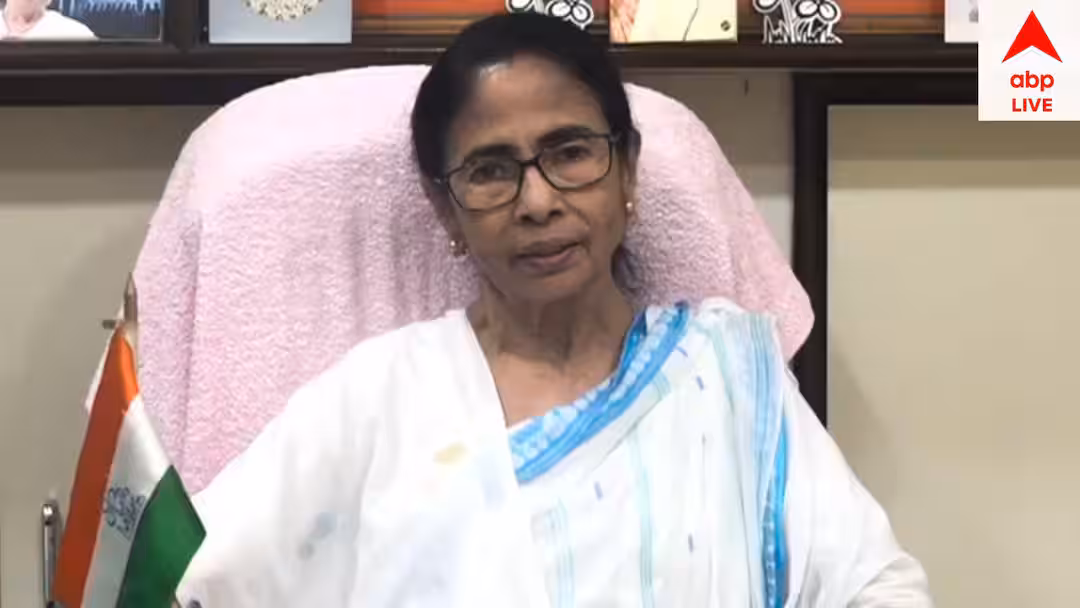 মমতা বন্দ্যোপাধ্যায়ের কাছে ব্যাখ্যা তলব করল নির্বাচন কমিশন