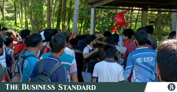 ইসলামী বিশ্ববিদ্যালয়ে ফুটবল টুর্নামেন্ট নিয়ে সংঘর্ষে ১০ শিক্ষার্থী আহত