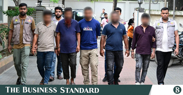 বনানীতে ডাকাতির প্রস্তুতিকালে র‍্যাব সদস্যসহ ৫ জন আটক