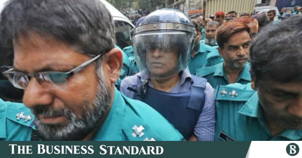 ট্রাইব্যুনালে আনা-নেওয়ার সময় হাতকড়া ও হেলমেট থেকে অব্যাহতির আবেদন জিয়াউল আহসানের