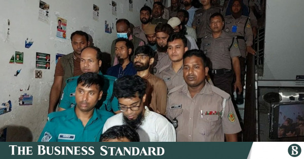 তেজগাঁও কলেজে অভিযানের পর জঙ্গি সম্পৃক্ততার অভিযোগে ১২ জনের রিমান্ড