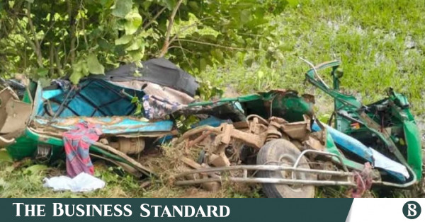 গাজীপুরে কাভার্ড ভ্যান ও সিএনজিচালিত অটোরিকশার সংঘর্ষে নিহত ৪
