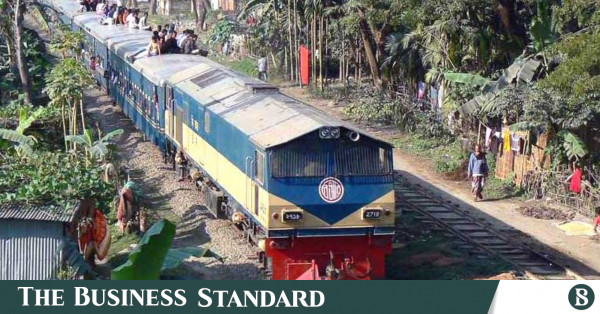 রাজশাহীতে আড়াই ঘণ্টা পর ট্রেন চলাচল স্বাভাবিক