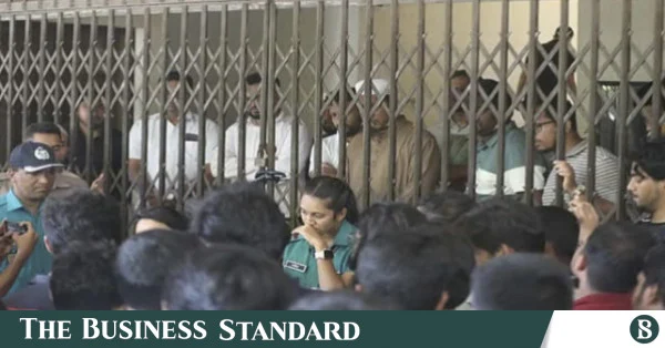 ৩৩ ঘণ্টা অবরুদ্ধ থাকার পর মুক্ত সিলেট ইঞ্জিনিয়ারিং কলেজের শিক্ষকরা