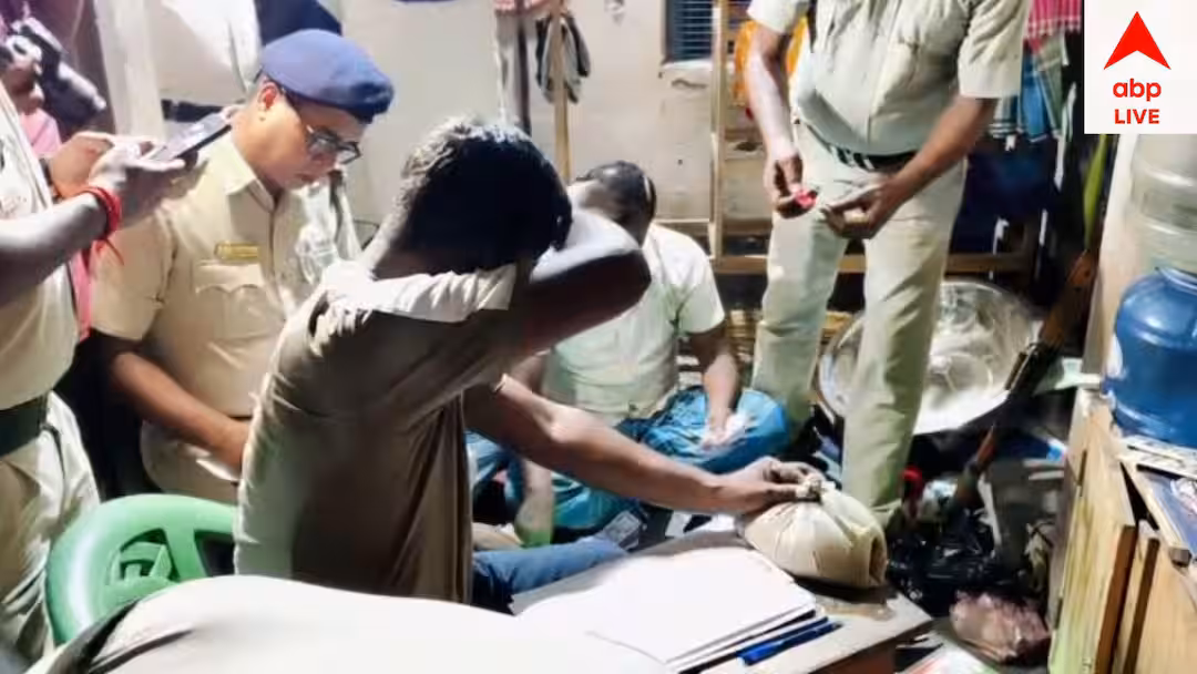 নদিয়ার কালিগঞ্জে মাদকবিরোধী অভিযানে হেরোইন ও নগদ অর্থ উদ্ধার, আটক ১