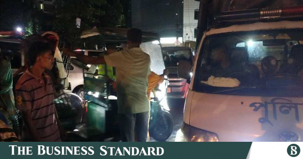 চট্টগ্রামে ট্রাফিক সার্জেন্টকে কামড়ে পালিয়ে গেলেন ব্যাটারিচালিত অটোরিকশা চালক