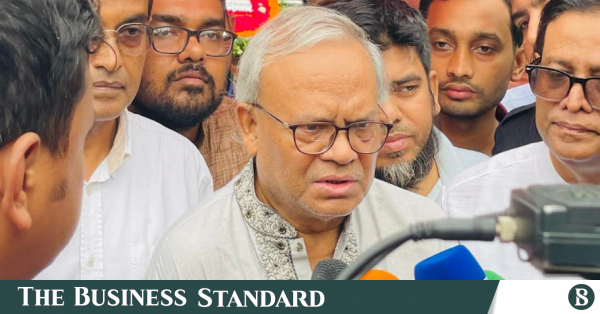 অগ্নিসংযোগ ও বোমা হামলার সঙ্গে জড়িতরা স্বাধীনতা ও গণতন্ত্রের শত্রু: রিজভী