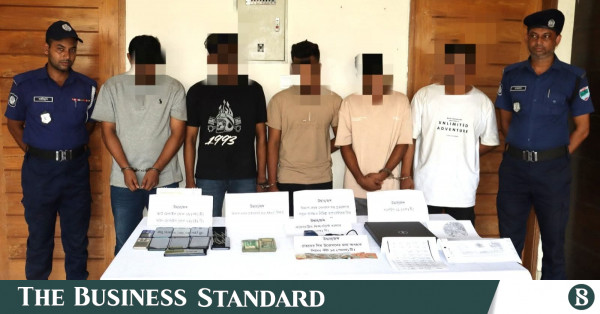 বাগেরহাটে সিম ক্লোনিং ও মোবাইল ব্যাংকিং জালিয়াতির অভিযোগে ৯ জন গ্রেপ্তার