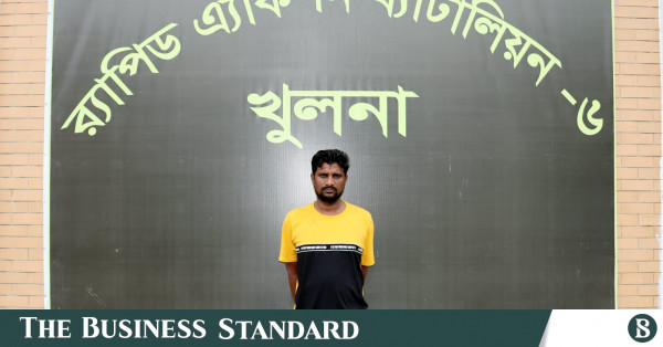 ফরিদপুরে অস্ত্রসহ খুলনার গ্যাং লিডার 'শুটার আরমান' গ্রেপ্তার