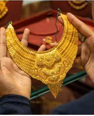 পুজোর আগে কলকাতায় সোনা ও রুপোর দামে বড় পরিবর্তন