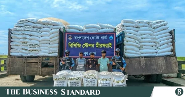 চট্টগ্রামে ৪৮ টন ইউরিয়া সার জব্দ, আটক ৩