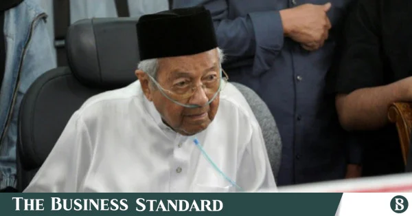হাসপাতালে ভর্তি মালয়েশিয়ার সাবেক প্রধানমন্ত্রী মাহাথির মোহাম্মদ