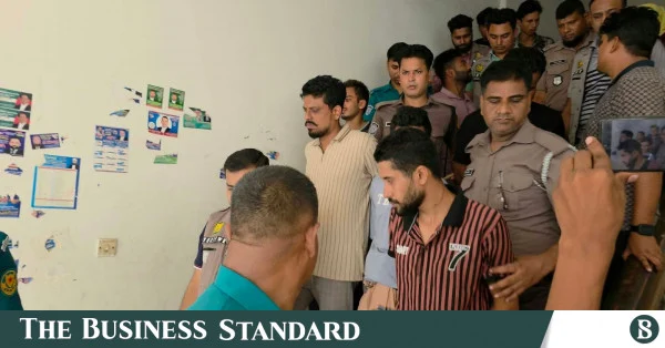 ককটেল বিস্ফোরণের ঘটনায় আওয়ামী লীগ নেতাসহ চারজন রিমান্ডে