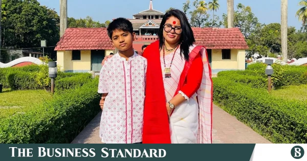 ঘন্টু: মায়ের পৃথিবী জুড়ে থাকা একমাত্র সন্তান