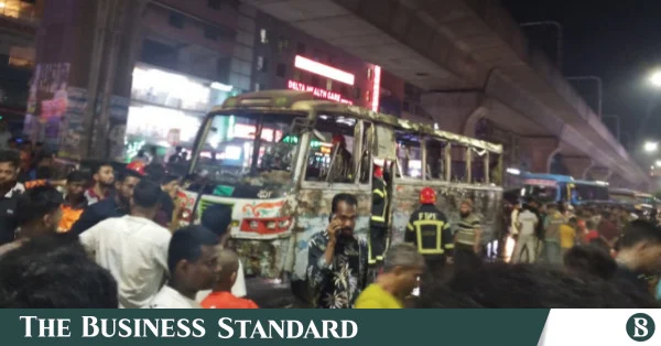 মিরপুরে যাত্রীবাহী বাসে অগ্নিকাণ্ড