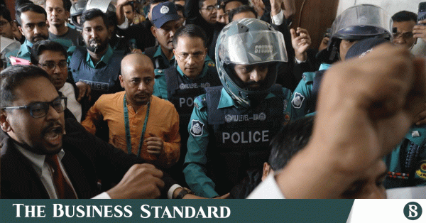 দুই মামলায় জামিন পেলেও কারামুক্ত হচ্ছেন না চিন্ময় কৃষ্ণ দাস