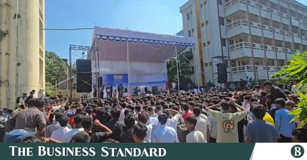 ব্রাহ্মণবাড়িয়ায় কওমি শিক্ষার্থীদের সাথে সমঝোতার পর কলেজে নবীনবরণ অনুষ্ঠিত