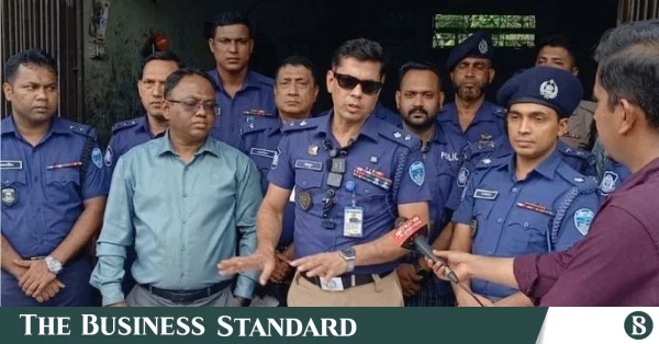 হাটহাজারীতে সিএনজি ওয়ার্কশপে অবৈধ অস্ত্র তৈরির কারখানা, আটক ২