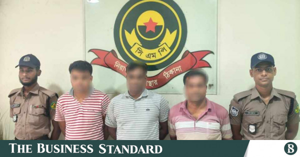 বাকলিয়ায় আধিপত্য বিস্তার নিয়ে সংঘর্ষ: ১৬ মামলার আসামি মুরাদসহ গ্রেপ্তার ৩
