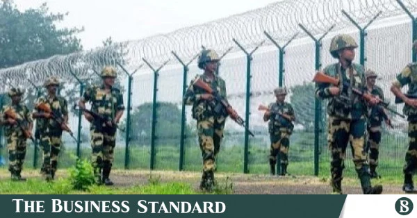 কুমিল্লা সীমান্তে মাদকবিরোধী অভিযানে বিএসএফের হাতে আটক ২ পুলিশ সদস্য