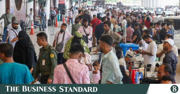 সৌদিগামী ফ্লাইট বাতিল: বিপাকে ১৩ হাজারের বেশি যাত্রী