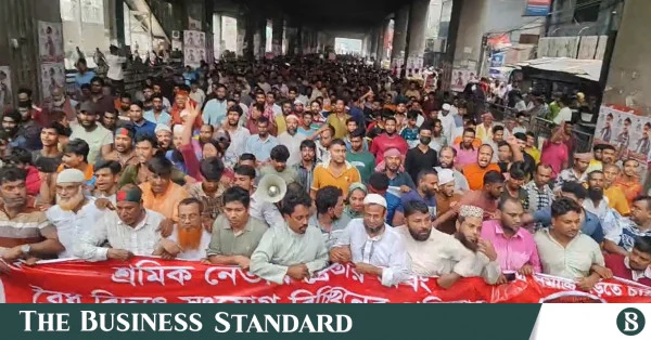 ঢাকায় অটোরিকশা চালকদের অবস্থান কর্মসূচি, পুলিশের হয়রানি বন্ধের দাবি
