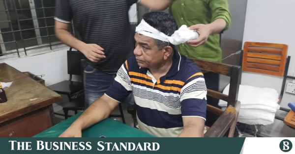ধর্ষণের সন্দেহভাজনকে ঘিরে উত্তেজনা, ফতুল্লা থানার ওসি আহত