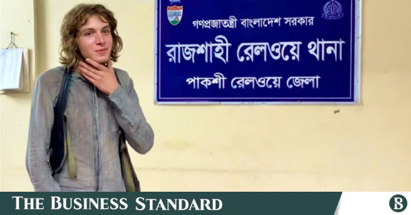 নাটোর থেকে জার্মান পর্যটকের চুরি হওয়া ম্যাকবুক উদ্ধার