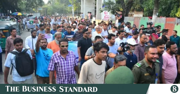 ডিপি ওয়ার্ল্ডের এনসিটি চুক্তি বাতিলের দাবিতে চট্টগ্রাম বন্দর শ্রমিকদের অনশন কর্মসূচি