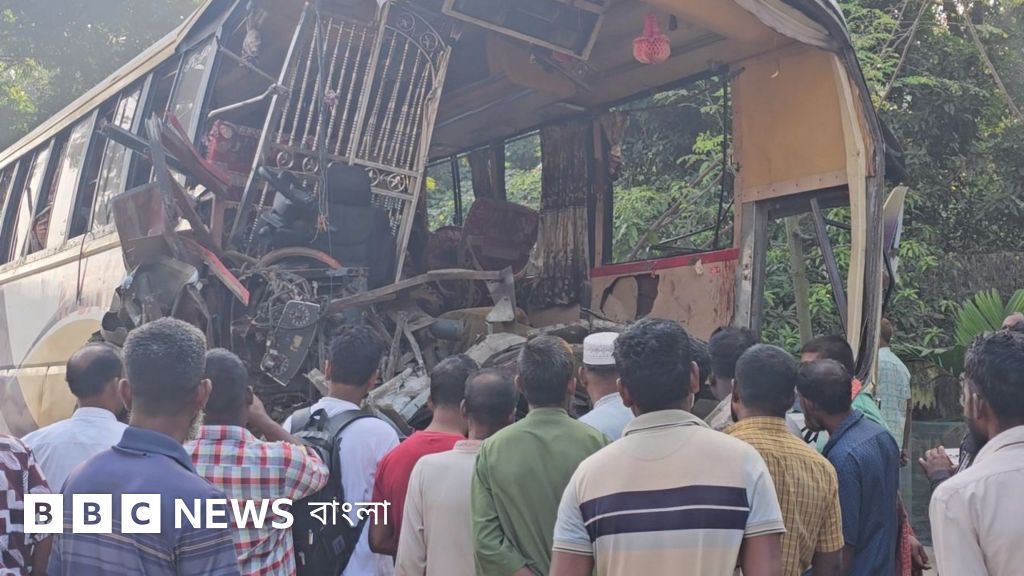 নাটোরে বাসের ধাক্কায় ১২ জনের মৃত্যু