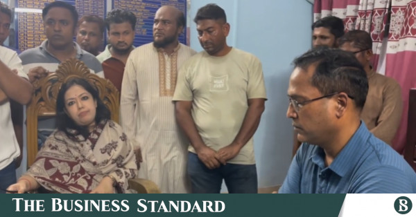 সরাইল থানার ওসির সঙ্গে রুমিন ফারহানার উত্তপ্ত বাক্যবিনিময়