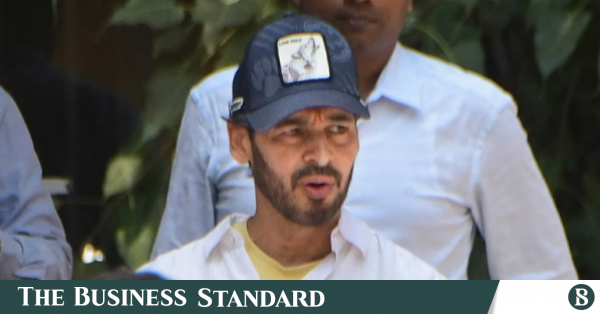 ৬৫.৫৪ কোটি টাকার প্রতারণা মামলায় গ্রেপ্তার অভিনেতা ডিনো মোরিয়া