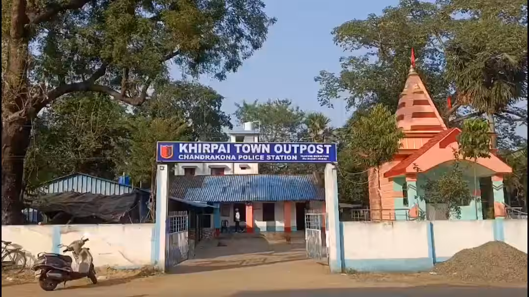 চন্দ্রকোণায় খ্রিস্টান পরিবারকে জোর করে অঞ্জলি দেওয়ার অভিযোগ