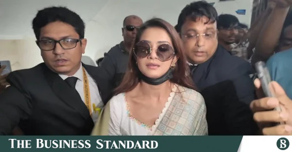 অনুমতি ছাড়া ছবি প্রকাশের অভিযোগে অভিনেত্রী তানজিন তিশাকে আইনি নোটিশ