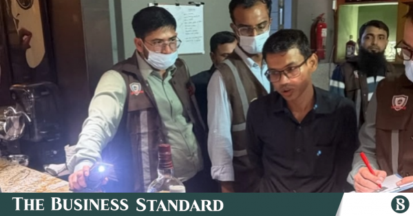 গুলশানের রেস্তোরাঁয় এনবিআরের অভিযান, বিপুল পরিমাণ মদ জব্দ