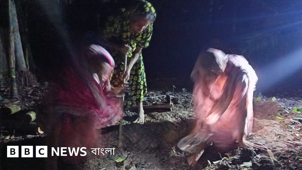 পিরোজপুরে মুক্তিযোদ্ধার দাফন নিয়ে বিতর্ক: মধ্যরাতে কবর খুঁড়লেন স্বজনরা