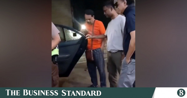 মগবাজারে সংগীতশিল্পী আসিফ আকবরের গাড়িতে গুলি