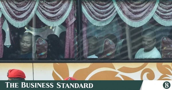মালয়েশিয়া থেকে মিয়ানমারে ফেরত পাঠানো হলো অভিবাসীদের