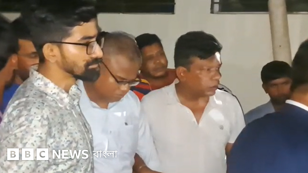 ৩০ ঘণ্টা অবরুদ্ধ থাকার পর মুক্ত চুয়েট উপাচার্য, আন্দোলন চালিয়ে যাওয়ার ঘোষণা শিক্ষার্থীদের