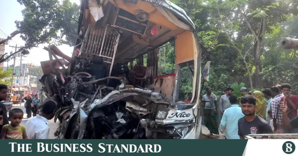 নাটোরের দুর্ঘটনায় পড়া বাসটির ফিটনেস সনদ ছিল না