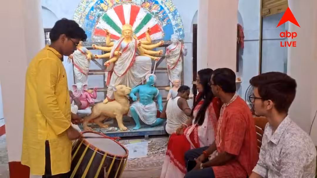 বহরমপুরের সেন বাড়ির দুর্গাপূজা: নারীদের অনুমতি ছাড়া শুরু হয় না আচার