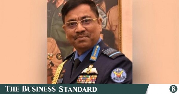 দুর্নীতি মামলায় অভিযুক্ত সাবেক বিমান বাহিনী প্রধান হান্নান কাতারে গ্রেপ্তার