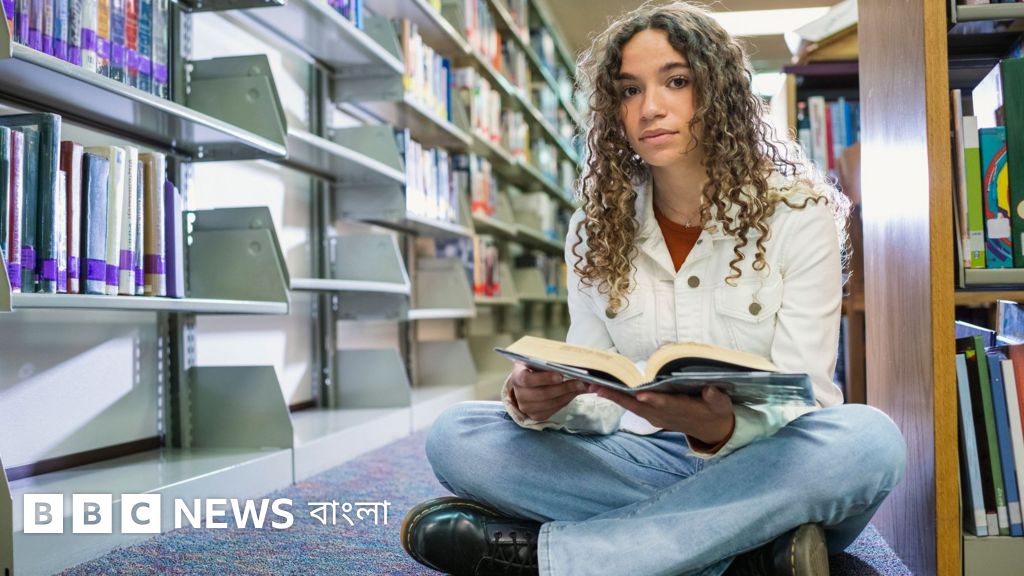 যুক্তরাষ্ট্রের লাইব্রেরি থেকে বই উধাও হওয়ার নেপথ্যে কী?
