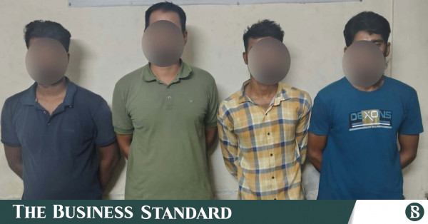 যাত্রাবাড়ীতে পুলিশ পরিচয়ে চাঁদাবাজির অভিযোগে গ্রেপ্তার ৪