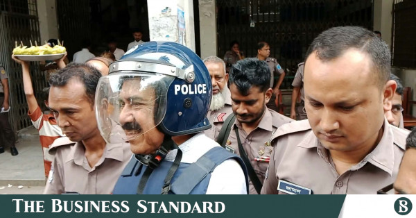 দুর্নীতির মামলায় সাবেক নৌমন্ত্রী শাজাহান খান ও তার ছেলে গ্রেপ্তার