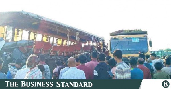 রংপুরে ট্রাক ও নৈশকোচের সংঘর্ষে নিহত ৩