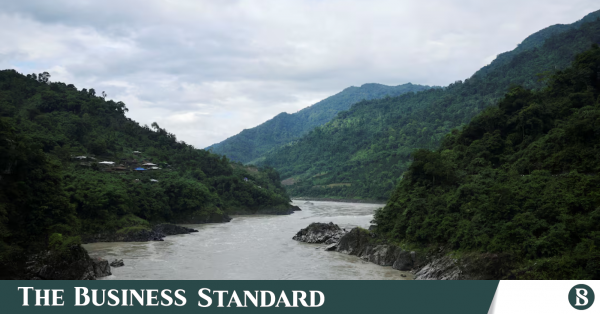 চীন সীমান্তে বাঁধ নির্মাণ নিয়ে বিক্ষোভ: অতিরিক্ত সেনা মোতায়েন করল ভারত