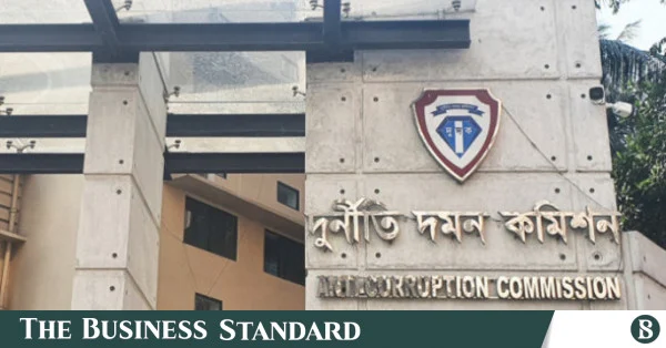 পাখি আমদানির আড়ালে শত কোটি টাকা পাচারের অভিযোগ, তদন্তে দুদক