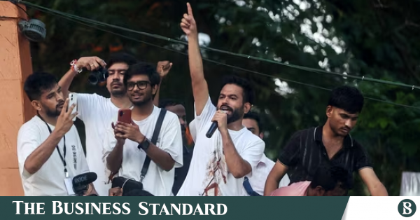 মুম্বাইয়ে প্রধান নির্বাচন কমিশনারের পদত্যাগের দাবিতে হাজারো মানুষের বিক্ষোভ
